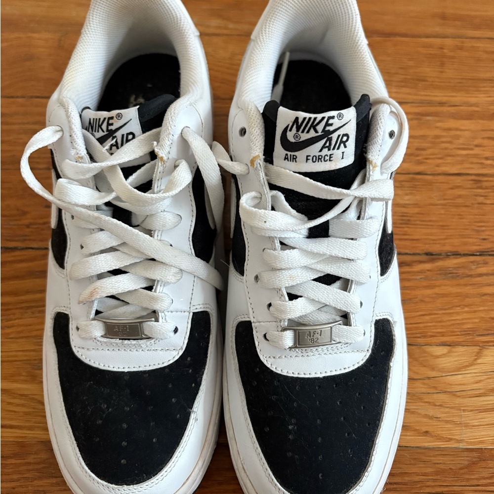 Nike Black and White Sneakers Classic Size 9 women